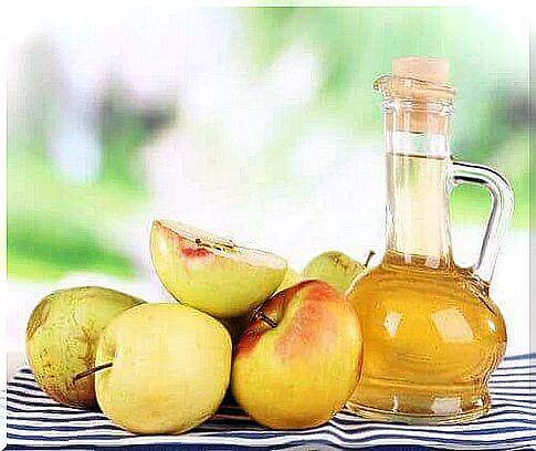 Apple cider vinegar is helpful when mycosis attacks