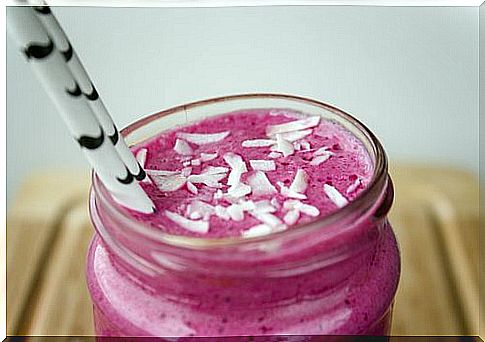 Beet, coconut and ginger juice - a healing drink