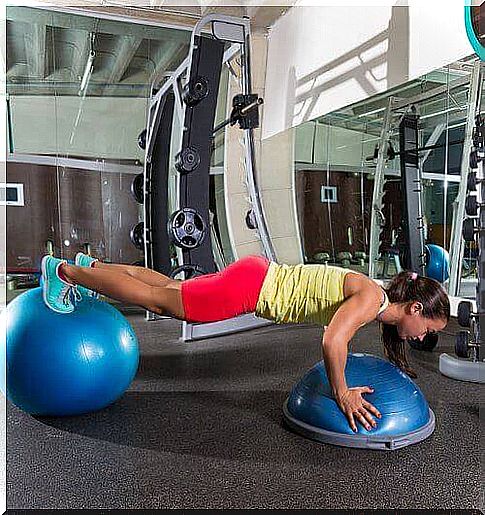 plank exercise to tone the abdomen