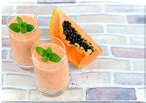 Papaya smoothie for flatulence