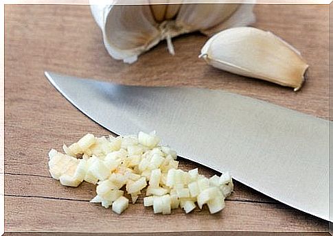 Chopped garlic