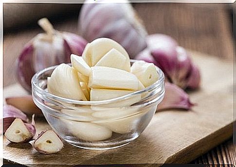 Garlic on an empty stomach - huge benefits