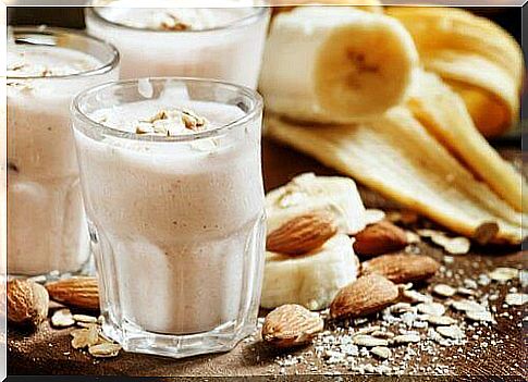 Ginger and almond smoothie removes skin discoloration