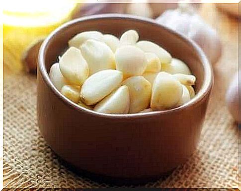 Garlic in a bowl