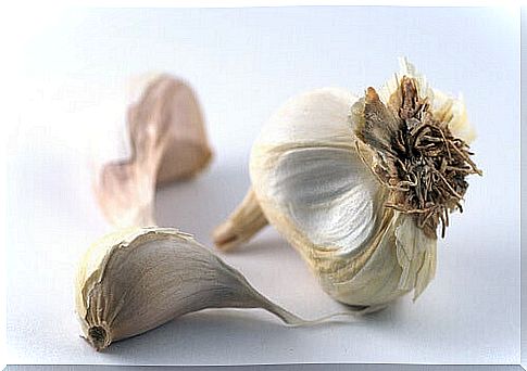 Garlic for intimate infections