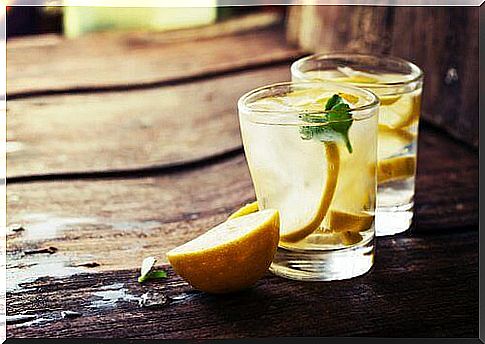 Lemon juice with warm water - get to know the benefits