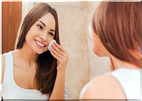 Woman in front of the mirror