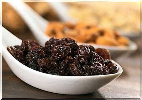 Raisins on a spoon