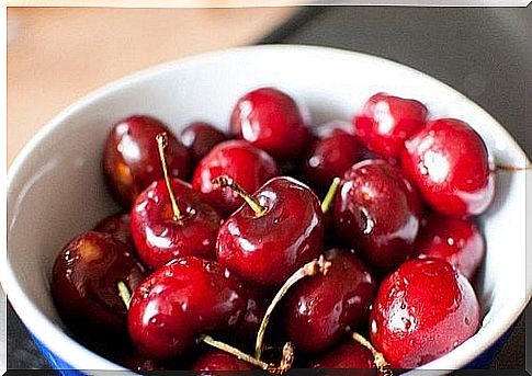 Fresh cherries for a better night's sleep