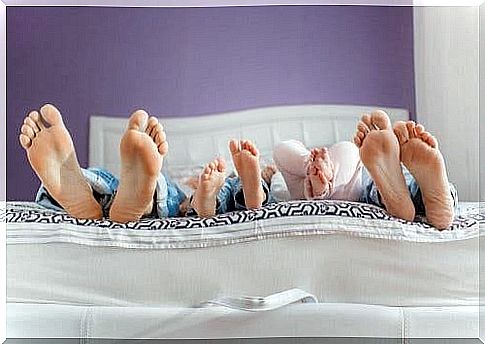 Family in bed