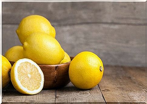 a bowl full of lemons