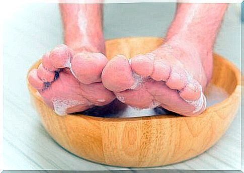 Soak your feet in vinegar for 15 minutes - the effects will surprise you