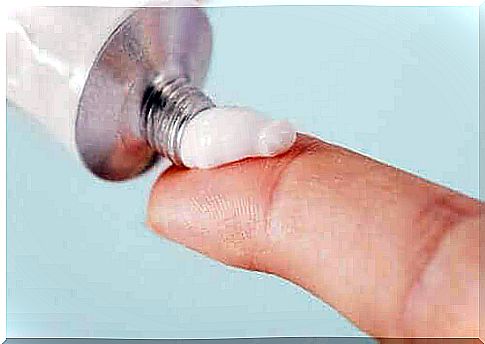 Cream on the finger - tretinoin