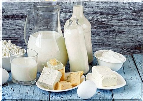 Which dairy products contain the least lactose?